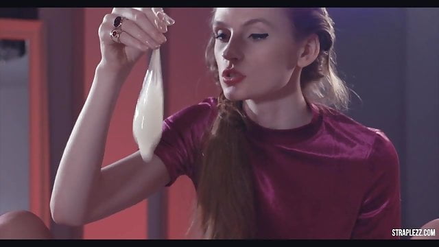 Sensuality meets pleasure with the sleek and ergonomic strapless dildo.