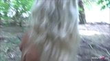 金发熟女在tinder约会时被大黑鸡巴在公园里公开做爱 snapshot 8