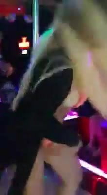 Anelhi Arias Barahona con tanga rosada