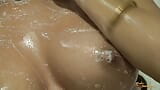 O drăguță asiatică este futută cu degetul în pizdă înainte de o ejaculare facială frumoasă snapshot 25