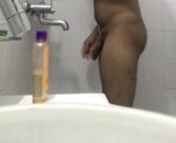 India desi hunk baño snapshot 1