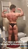 Oogverblindende bodybuilder poseren snapshot 2