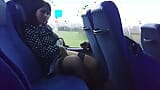 Une fille inconnue me séduit dans le bus public snapshot 5