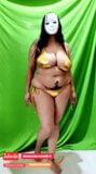 Sona bhabhi in gouden bikinidans snapshot 1