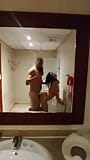 Eu fodo com um estranho no banheiro do hotel enquanto meu marido relaxa no quarto snapshot 15