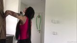 Une adolescente allemande à gros nichons séduit un réparateur pour la baiser snapshot 3
