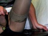 Wichsen und Pissen in Nylons snapshot 1