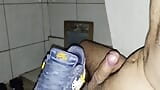 Fodendo e gozando duas vezes seguidas com o fleshlight nos tênis Nike Af1 da minha esposa e meu Nike Air Max snapshot 11