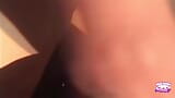 Шаловливая черноволосая крошка использует секс, чтобы легко кончить с полицейским с большим хуем snapshot 9