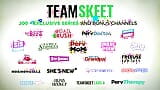 Ébano adolescente Jenna Foxx Sneaky fode garoto branco e deixa ele gozar em seus enormes peitos naturais - TeamSkeet snapshot 1