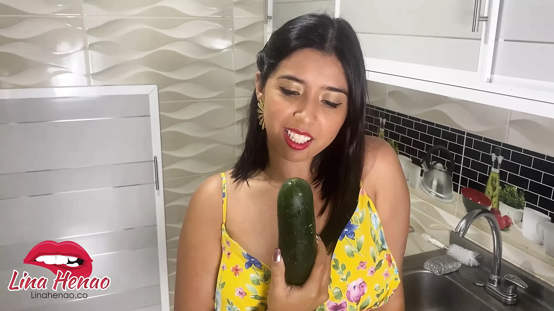 Free watch & Download I have a squirt with a cucumber - fetish