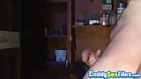 Der kahle kerl Hook scott reitet dildo während solo-masturbation snapshot 9