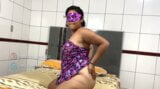 Une adolescente pulpeuse exhibe ses courbes énormes et joue avec ses seins - Milena Mars snapshot 4