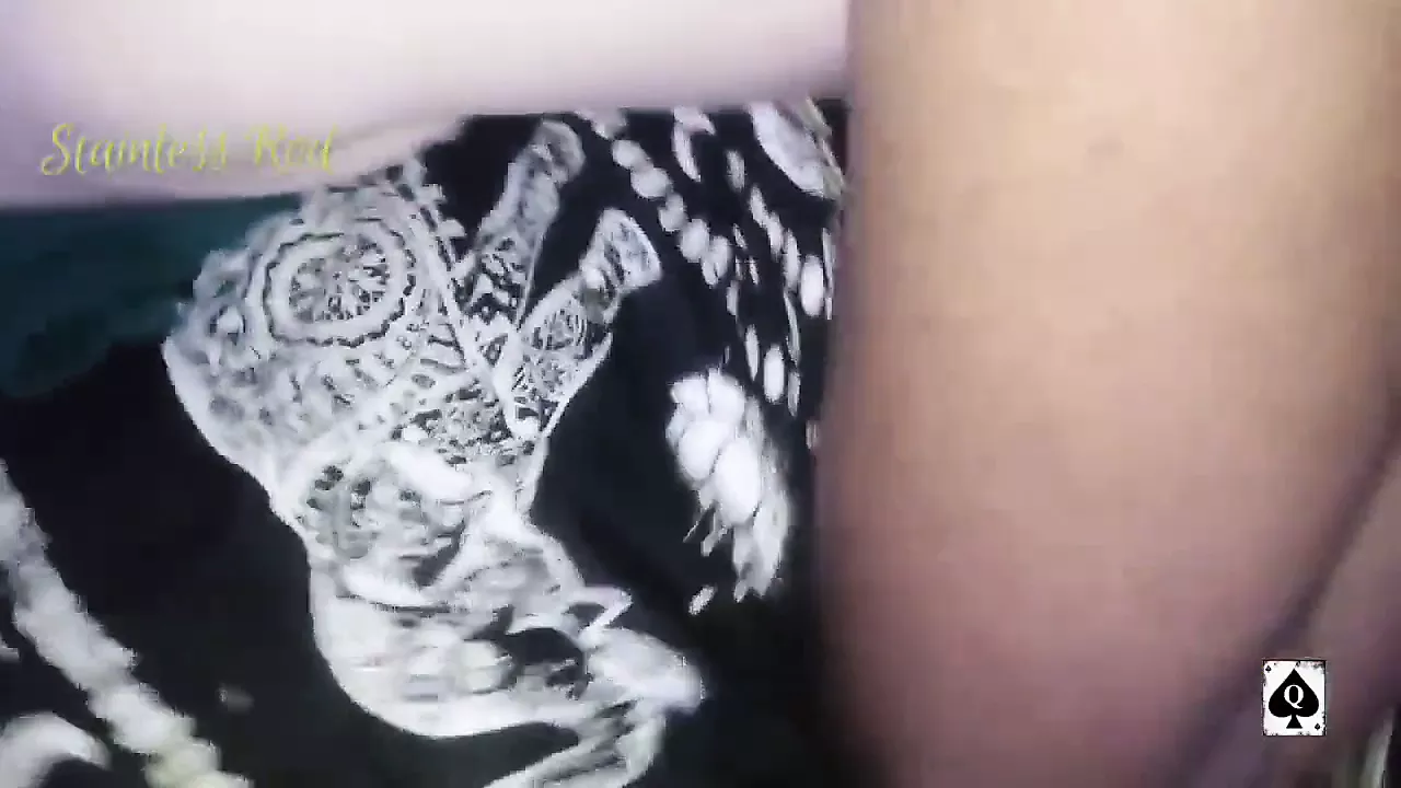 Zgodna žena carol je analni rob sa velikim crnim kurcem
