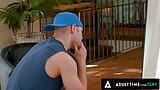 Adult time - el deportista heterosexual Kyler Drayke se siente lo suficientemente generoso como para follar a su tímido amigo gay Jack Hunter snapshot 5