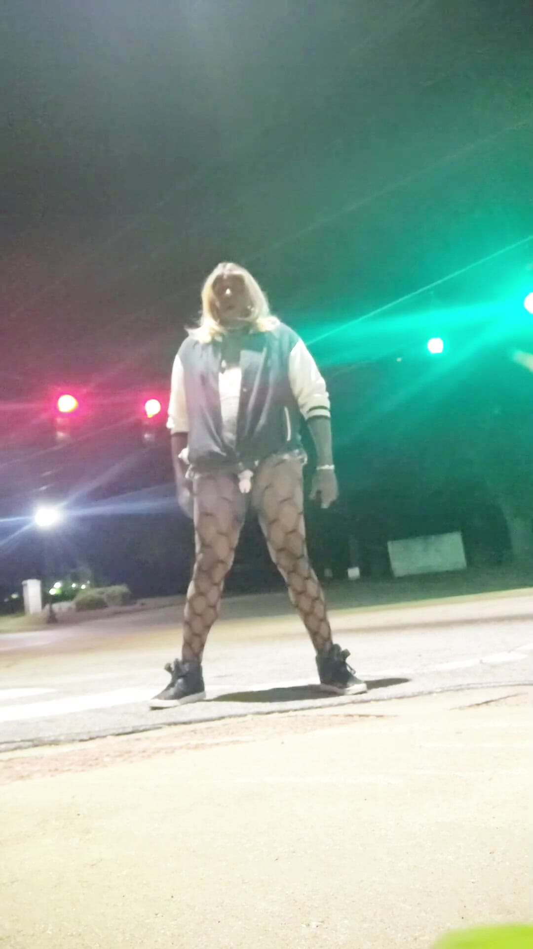 Twerking at a stop light part 2