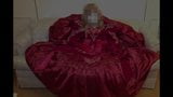 Großes rotes Kleid, Masturbation snapshot 1