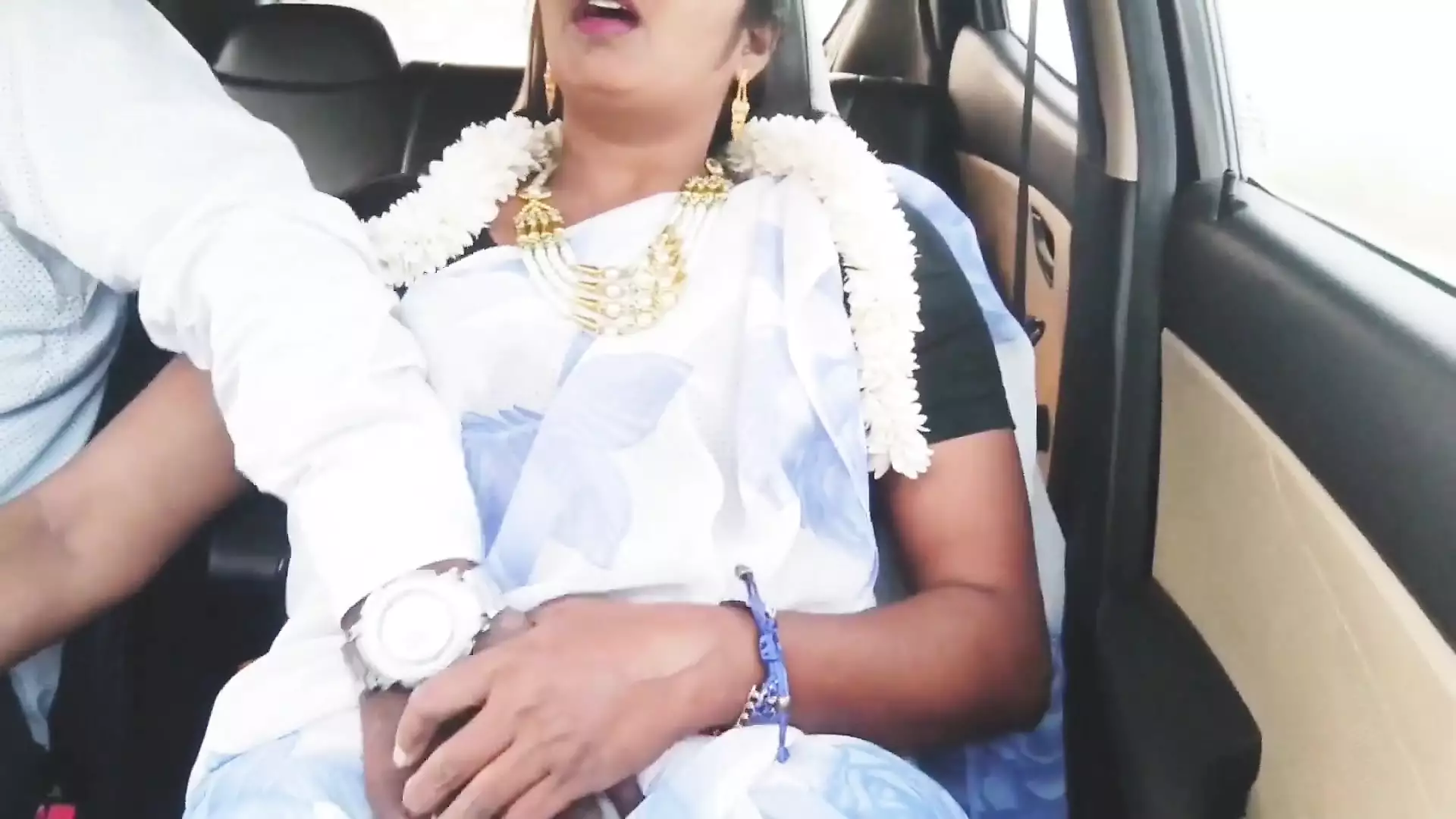 Indian Bhabi Car Sex Beautiful Saree Housewife Try to Fucking with Stepson  Car Drive Telugu Dirty Talks