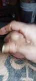 チンポの頭とシャフトを痙攣させ、真っ二つに割れた尿道で指パイズリ snapshot 5