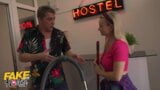 Fake hostel hete nieuwe schonere Lily Joy geneukt door haar baas snapshot 2