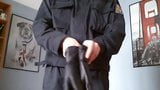 Polizeiuniform und Handschuhe snapshot 1