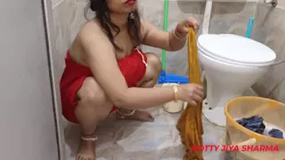 Desi Pari Bhabhi Seduced While Washing Clothes for Sex with Clear ...