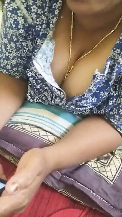 Aunty cleavage
