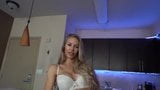 Une MILF au gros cul en POV snapshot 15