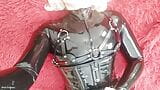 Latexrubber aftrekinstructies - Arya Grander - hete pin -up milf in fetisj catsuit femdom pov snapshot 9