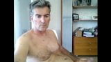 Padrastro francés se desnuda y se corre snapshot 12