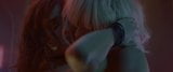 Atoomblond - Charlize Theron, Sofia Boutella snapshot 9