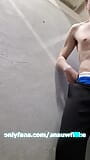 Twink con un grosso cazzo si diverte nello spogliatoio della piscina snapshot 16