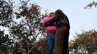 Indiano gay - Due timidi ragazzi del college vengono nella giungla ...