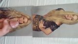 Sperma eerbetoon op Shakira magazine snapshot 3