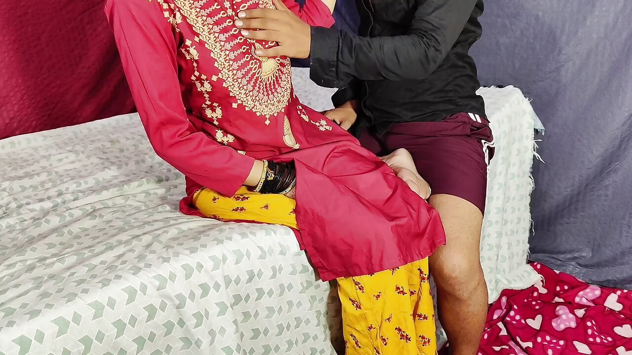 Devar ne bhabhi ko bahla phusla ke chod diya.