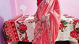 Red saree me kiya Kamal lag rehi bhabhi ko kone me lake choda snapshot 1