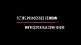 Double ciseaux femdom avec les maîtresses Sofi et Kira snapshot 10