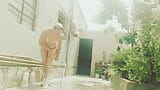 bañadita desnuda al aire libre en pasillo arriesgado vecinos mirones snapshot 10