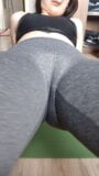 Latina con leggings sin bragas snapshot 9