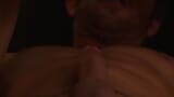 Lizzy London leckt ihren Geschmack von ihrem Schwanz mit ihrer gepiercten Zunge snapshot 15