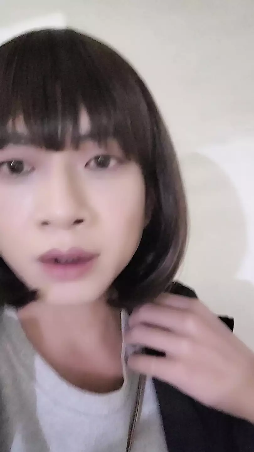 ニューハーフTing Xuan、屋外でおしっこやオナニー、パンティーを脱ぐ