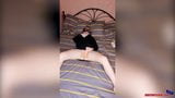 Bionda sensuale gioca vibratore di figa durante la lettura di una femmina n snapshot 5