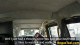 Geschwärztes Schätzchen nimmt Taxifahrer hinter dem Taxi tief in den Hals snapshot 5