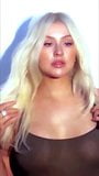 Christina Aguilera -pezones en top transparente, julio de 2018 snapshot 3