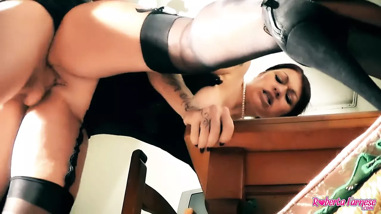 Эштон Катчер толығымен жалаңаш