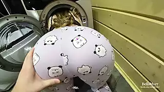 Awek seksi tersangkut dalam mesin basuh dan dikongkek - Anny ...