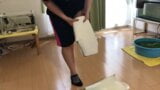 Japanisches Sak-Amputiertes Mädchen hüpft & trägt Prothese snapshot 2