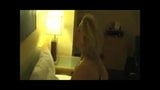 Blonde milf vrouw en 2 grote zwarte lullen snapshot 13