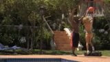 Nat Turnher e Krissy Lynn - scopata interrazziale in piscina snapshot 5