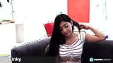 Latina adolescente Binky se masturba y se corre para la cámara snapshot 1